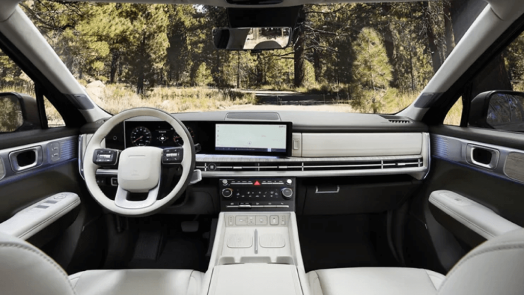 r do Hyundai Santa Fe 2025 com destaque para o painel digital